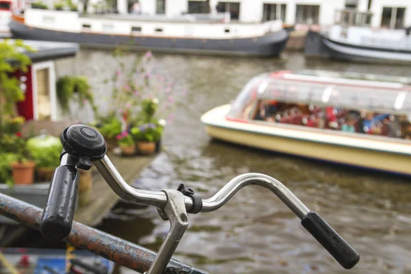 Bike Parked Canal Amsterdam — Stock Photo, Image