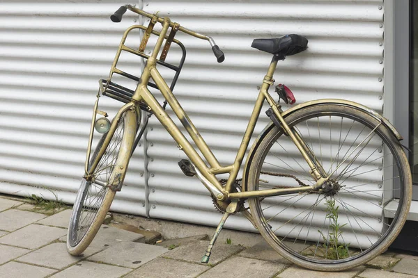 Bicicleta Holandesa Dourada Vintage — Fotografia de Stock