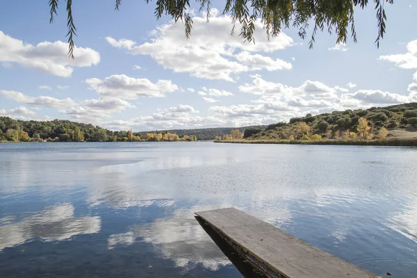 Laguna Del Rey Deki Ahşap Iskele Ruidera Doğal Parkı — Stok fotoğraf