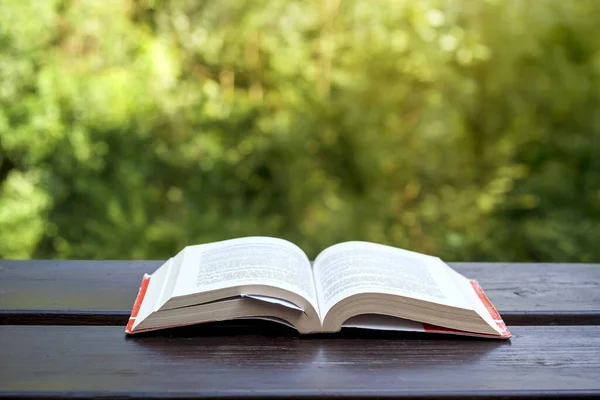 Opened Book Garden Wooden Table — Stock Photo, Image