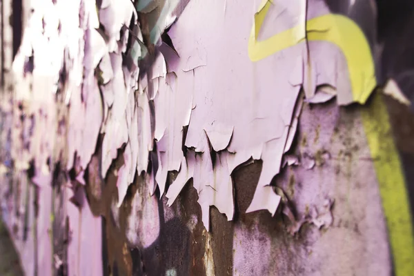 Рожева Тріснута Фарба Старій Іржавій Стіні — стокове фото