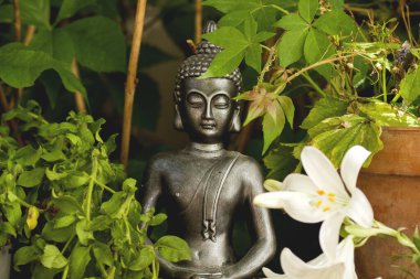 Gautama Buddha bahçe süslemesi