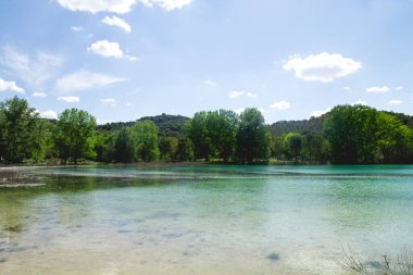İspanya 'daki Lagunas de Ruidera doğal parkının manzarası 