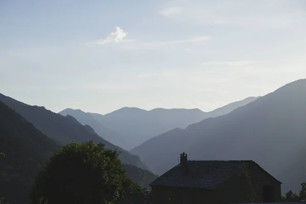 Abri Dans Les Montagnes — Photo