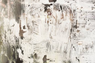 Beyaz resim eski bir pencere çimenine bombardıman yapıyor, soyut bir taşra.