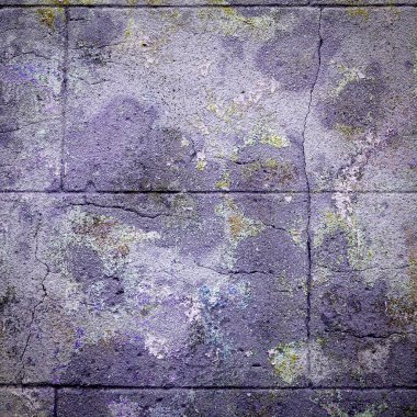 Boya kalıntılarıyla çatlak mor duvar, soyut arkaplan 