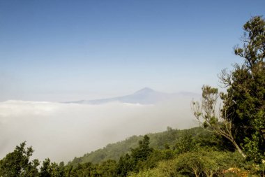 Teide Dağı La Gomera, Kanarya Adaları 'ndaki Garajonay Milli Parkı' nı gördü