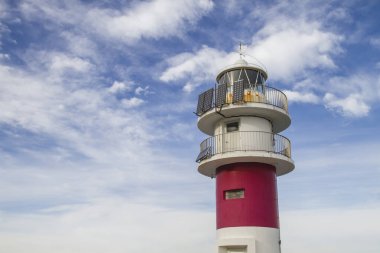 Cabo Ortegal, İspanya 'da güneş panelleri olan deniz feneri