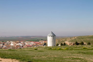 Campo de Criptana 'da geleneksel yel değirmeni, Ciudad Real, İspanya