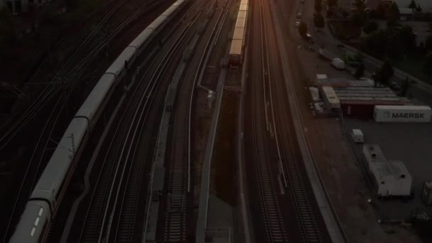 AERIAL: Flight over Berlin, Germany Ostbahnhof Central Station with ICE Train driving at beautiful Sunset, Sunlight and view on Alexanderplatz TV Tower, Sunflairs — 图库视频影像