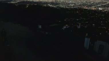 Los Angeles City Lights 'la Hollywood Tabelasında Kapanan Olağanüstü Uçuş Gecesi 