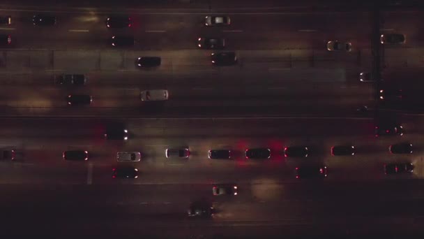 AERIAL: Busy Highway, Traffic Birds View at Night with Car Lights, Los Angeles, Califórnia — Vídeo de Stock