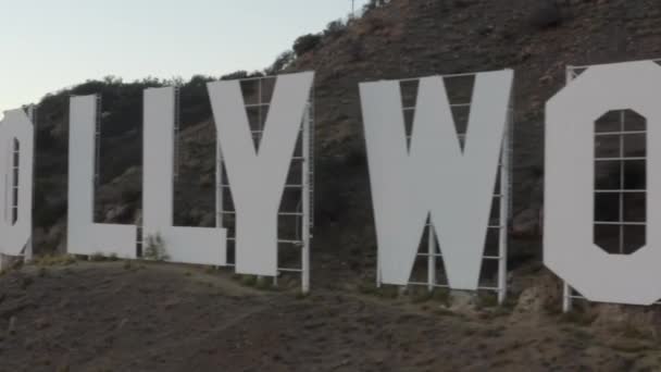 Velmi blízko Hollywood Sign at Sunset, Los Angeles, California — Stock video