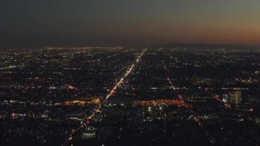 Los Angeles şehir merkezi manzaralı Hollywood Tepeleri 'nin 180 derecelik manzarası, City Lights 