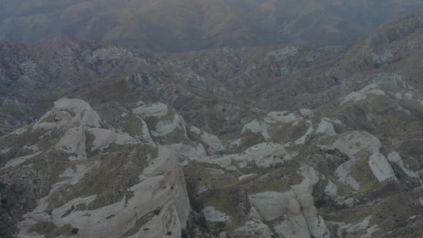 AÉRIAL : Désert, Montagnes en Californie au coucher du soleil — Video