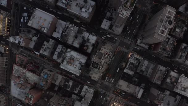 AERIAL: Birds Perspective flight over Manhattan New York City busy street lights at epic dusk — Stock Video