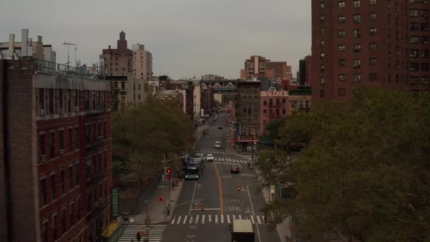Voo baixo através de Manhattan, New York City Street, Chinatown — Vídeo de Stock