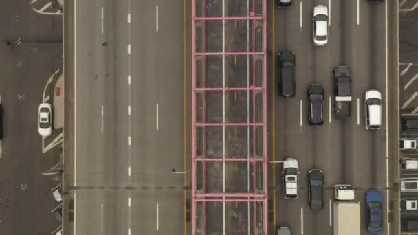 AERIAL: Birds View of bridge with heavy car traffic, Νέα Υόρκη — Αρχείο Βίντεο