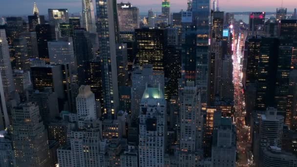 AERIAL: Manhattan Skyline at night with flashing City lights in New York City at Central Park — Stock Video