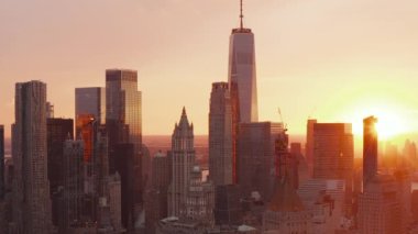 New York 'ta Manhattan Skyline' da güzel bir günbatımı havası var. 