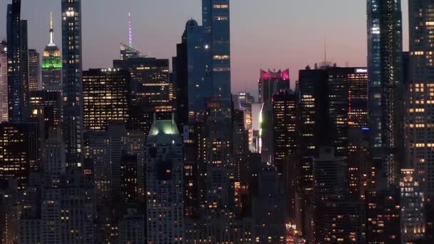 AERIAL: Manhattan Skyline at night with flashing City lights in New York City at Central Park — Stock Video