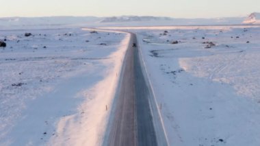 İzlanda 'da İzlanda' da Sunset Winter, Sun, Arctic 'te Cipi takip eden Kar Prensesi Manzarası