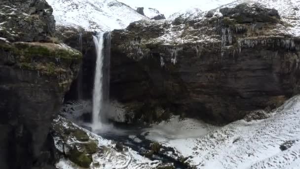 İzlanda 'da Atlı Kar Kanyonu Yeşil Çimen, Kar, Buz — Stok video