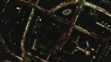 Gece Işıkları ve Trafik, Köln, Almanya 'nın Yavaş Tepeden Çekimi 