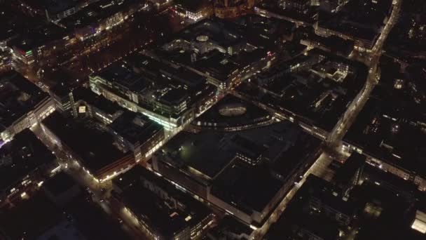 AERIAL: Lassú felvétel a városról éjszaka, Köln, Németország — Stock videók
