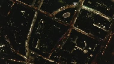 Gece Işıkları ve Trafik, Köln, Almanya 'nın Yavaş Tepeden Çekimi 