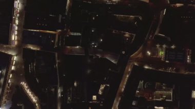 Gece Işıkları ve Trafik, Köln, Almanya 'nın Yavaş Tepeden Çekimi 