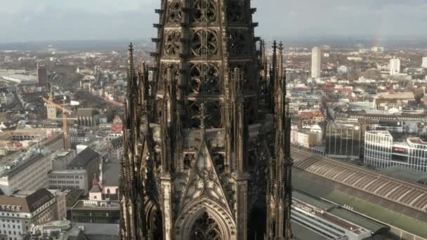 AERIAL: Super Detail Close Up of Cologne Cathedral brown Towers in beautiful Sunlight — Stock video