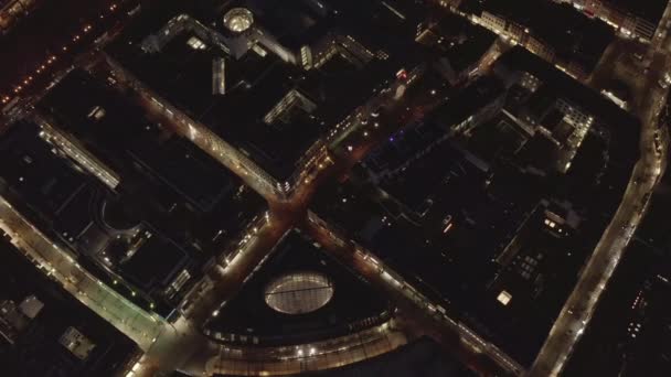 AERIAL: Langsamer Schuss Stadt bei Nacht, Köln, Deutschland — Stockvideo