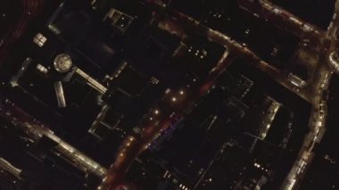 Gece Işıkları ve Trafik, Köln, Almanya 'nın Yavaş Tepeden Çekimi 