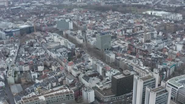 AERIAL: Vuelo sobre la ciudad de Colonia en Alemania — Vídeo de stock