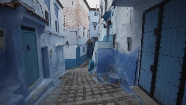 BEAUTIFUL BLUE CITY, CHEFCHAOUEN STREET IN MOROCCO — Stock Video