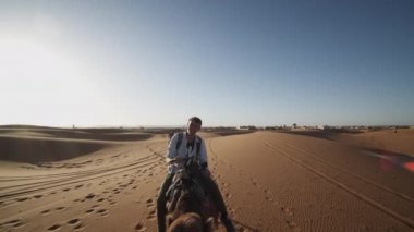 GÜZEL MÜZİK GÜNÜ SAHARA GÖREVİ GÜNEŞLERİNDE KADAR GİZLİ GERÇEKLİ GELİYOR 