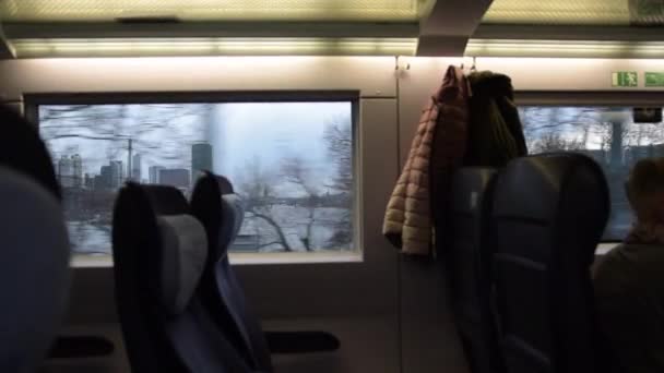 Tren Vista interior de Fráncfort del Meno Fráncfort del Meno por la ventana del tren Main, River — Vídeo de stock