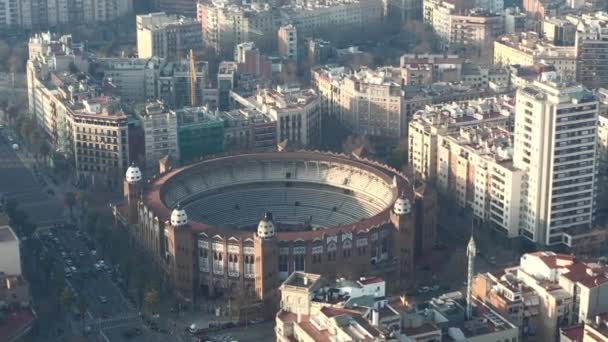 AERIAL: Über La Monumental in Barcelona, Spanien an einem schönen sonnigen Tag — Stockvideo