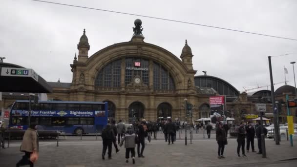 Frankfurt 'taki Merkez Tren İstasyonu Ben Main, Almanya Hauptbahnhof — Stok video
