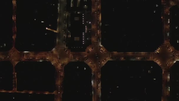 AERIAL: Barcelona Overhead Drone Shot of Typical City Blocks at Night with Beautiful City Traffic lights — Stock video