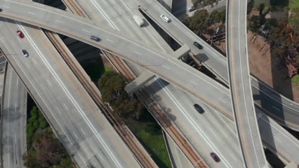 AERIAL: Judge Pregerson Huge Highway Connection showing multiple Road, Bridges, Viaducts with little car traffic in Los Angeles, California on Beautiful Sunny Day — 图库视频影像