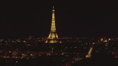 Eiffel Kulesi, Eiffel Turu, Parlak Işık ve Güzel Şehir Işıkları 'yla Paris, Fransa' yı Gece Görüş Alanı