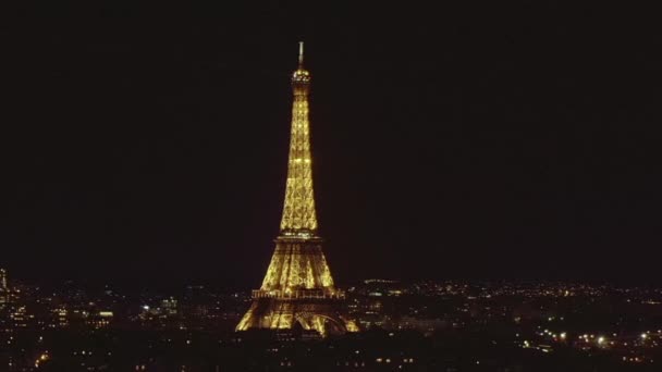 AERIAL: Lentamente Círculo Torre Eiffel, Tour Eiffel en la noche