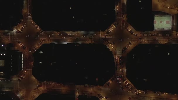 AERIAL: Barcelona Overhead Drone Shot of Typical City Blocks at Night with Beautiful City Traffic lights — Stock video