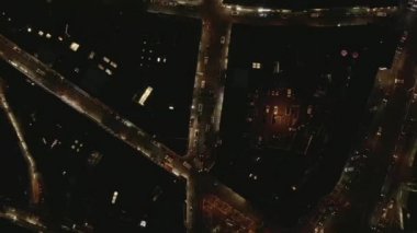 Gece Işıkları ve Trafik, Köln, Almanya 'nın Yavaş Tepeden Çekimi 