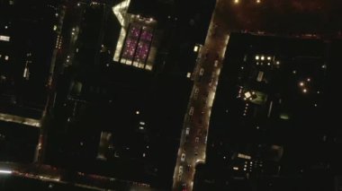 Gece Işıkları ve Trafik, Köln, Almanya 'nın Yavaş Tepeden Çekimi 