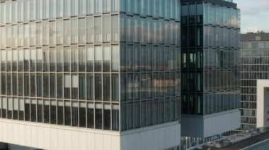 Köln Fütürist Kranhaus, Crane House Apartmanları, Güneş Işığındaki Güzel Ofis Binaları 
