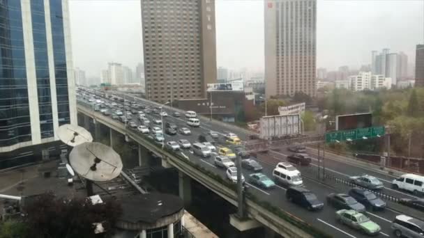 TIJDSTIP: Snelwegverkeer in Shanghai China in Azië overdag Rushour — Stockvideo