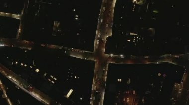 Gece Işıkları ve Trafik, Köln, Almanya 'nın Yavaş Tepeden Çekimi 